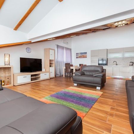 Apartment The Loft Ρόβινι Εξωτερικό φωτογραφία